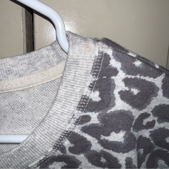 T by Talbots Classic French Terry Cheetah Sweatshirt Size Small - Picture 4 of 11